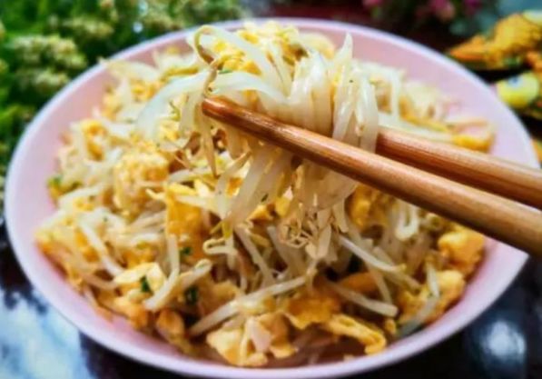 它是天然的“燃脂菜”，春天多吃油而不腻、燃烧脂肪，体重悄悄降