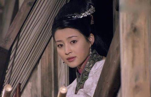 武松在六和寺出家，皇帝赏钱十万贯，相当于今天多少钱？