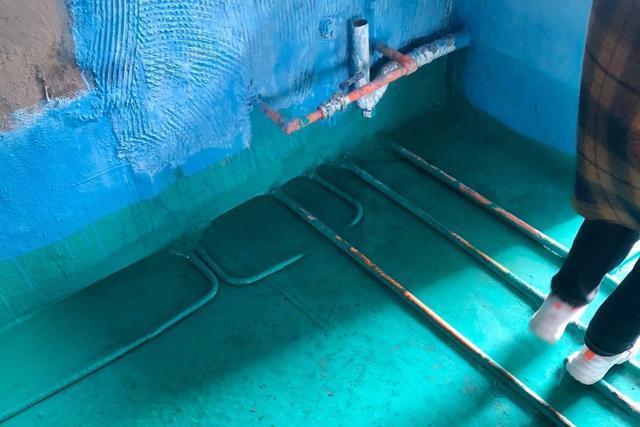 拉毛|卫生间做完防水，贴不上瓷砖泥瓦工不懂这些方法，马上让他走人