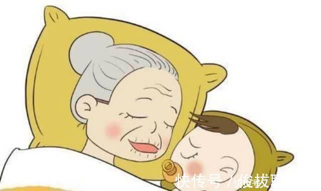 姥姥|孩子三岁前晚上和谁睡,会影响孩子一生的性格,爸妈别大意了