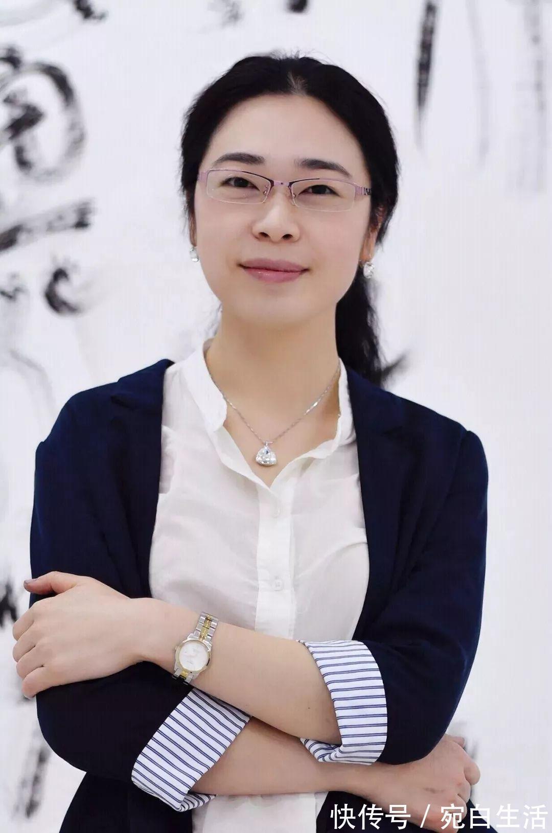 中国美术学院#她人美字丑,被指“枉为美女博士”,书协大佬高书不入俗眼