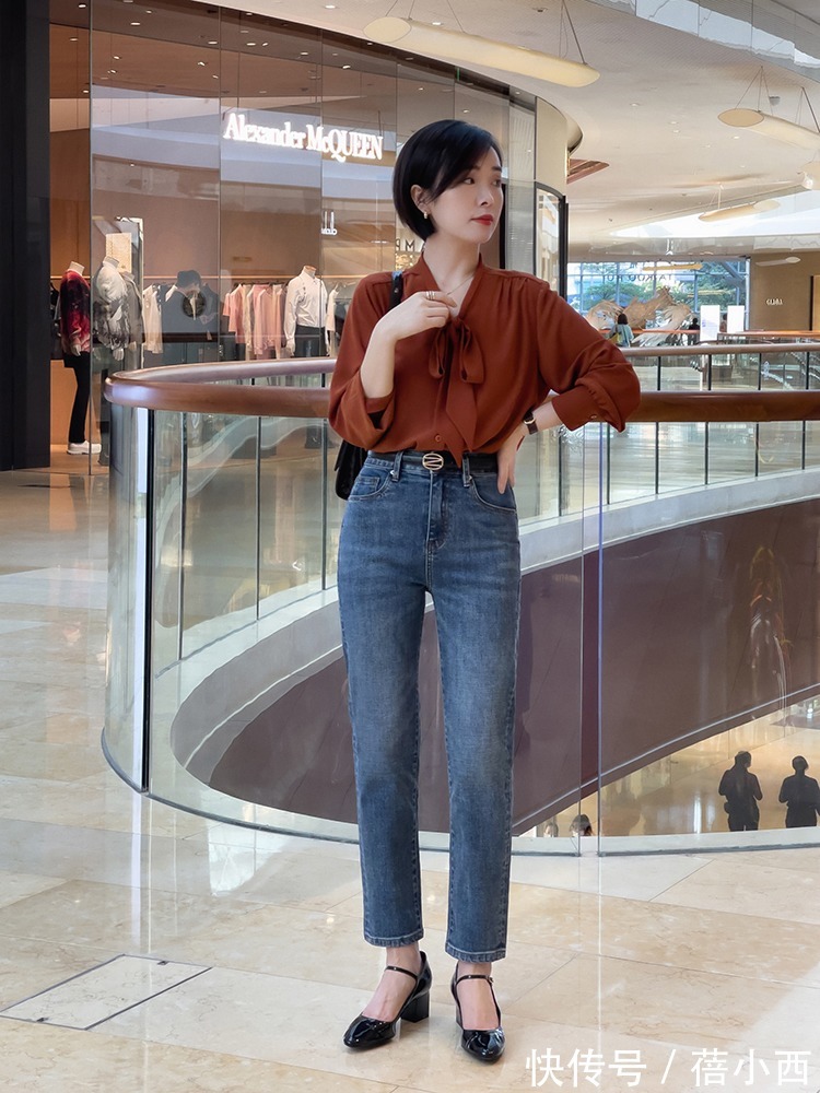 小白裤 入春后该买什么裤子?建议多穿这3种,西装裤、牛仔裤时髦又高级