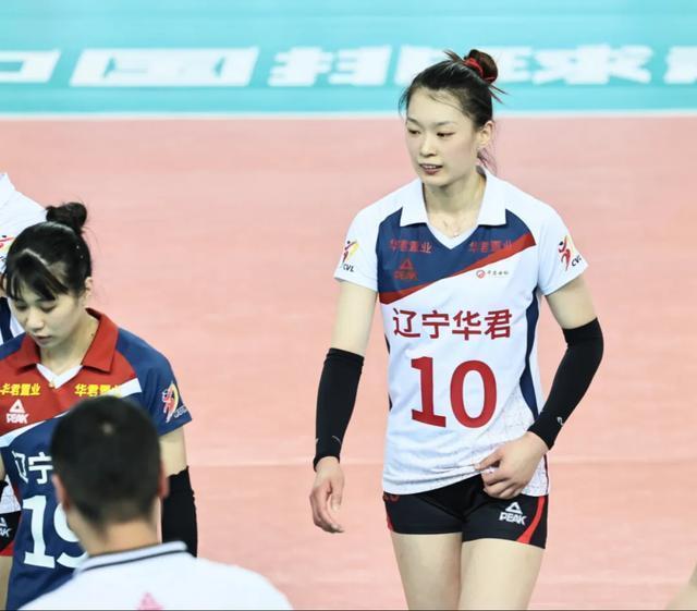 主攻|34扣5中5被拦2失误!女排主攻净得分为负数,全场梦游状态堪忧