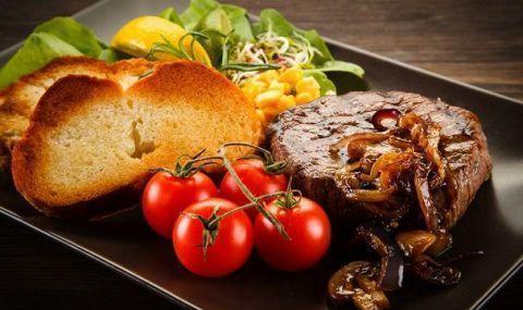 吃牛排时会先送上一盘面包 很多人不懂而闹了笑话