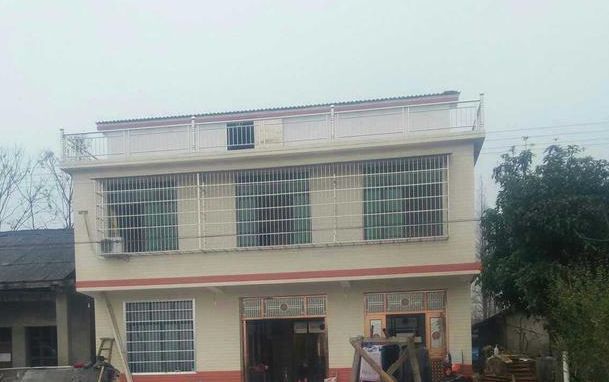 第一次去男朋友家,厨房有城里客厅2个那么大,太喜欢了!