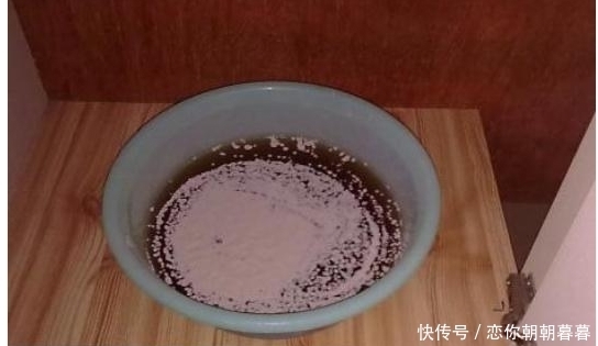 夏天|驱蚊只能用蚊香？老一辈都是一盆水就能搞定，效果好操作简易