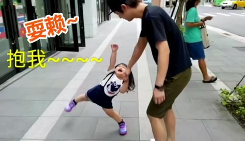 宝爸|新时代宝爸：愿做“女儿奴”，儿子“靠边站”，他们为何变了？