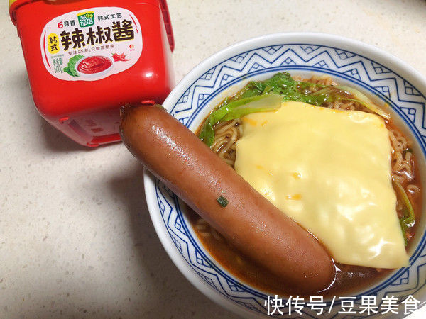 #暖冬酱在手，嗨吃部队锅#韩式辣酱泡面