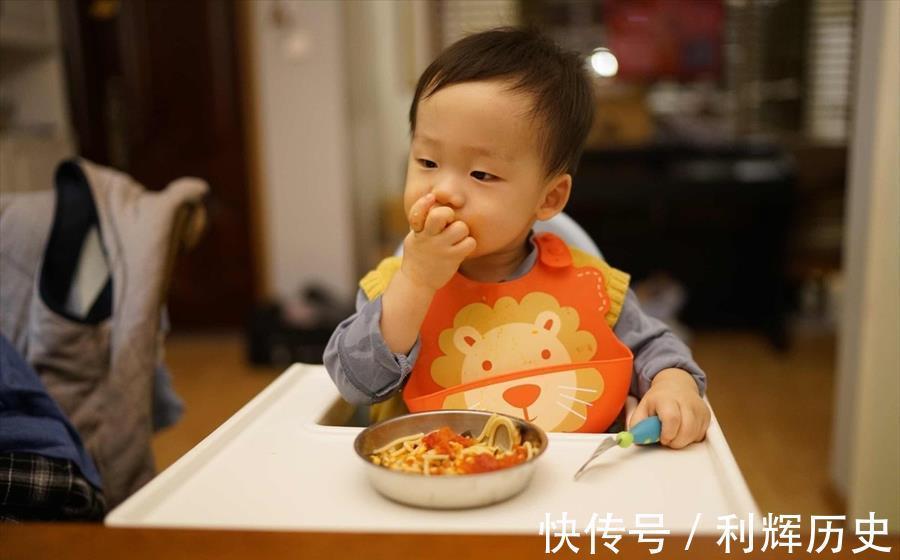 家长们|孩子有3种表现,说明父母做的太多,家长们该学会放手了