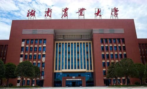 5所大学的学位授权点被“亮红牌”，还有6所更是被直接“罚下场”