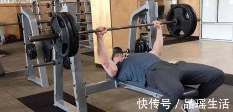 胸肌|天天去健身房,为什么胸肌还是不饱满很多人犯了这5个错误