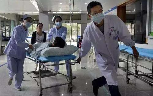 林殊|产妇分娩后大出血,因满身“纹身”医生束手无策找不到救命通道