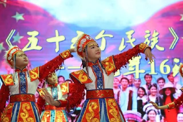 中学|铁东区第二中学隆重举行“中国梦?艺术韵?校园情”校园文化艺术节