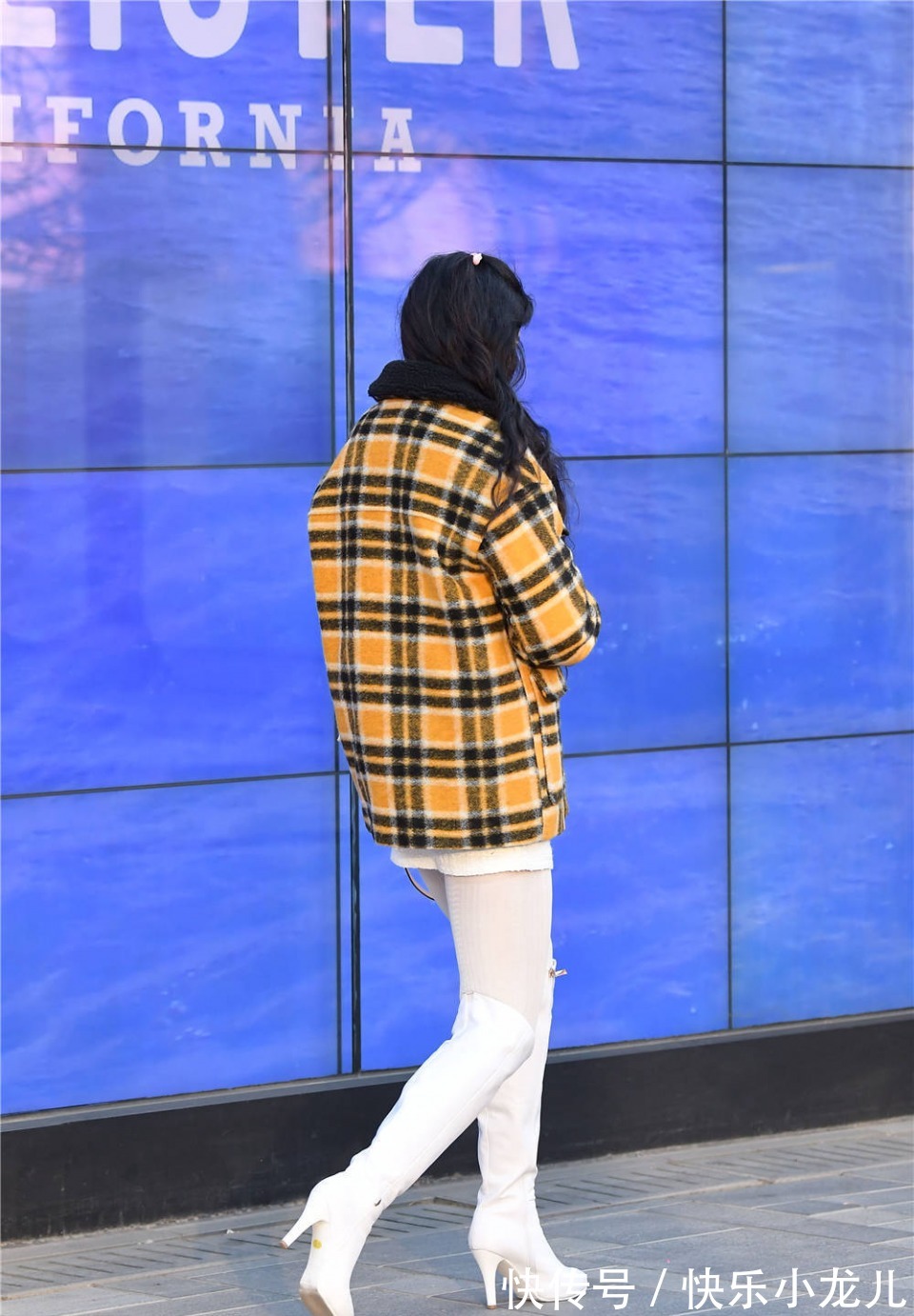 长靴 白色细高跟长靴,搭配白色丝袜,冬季穿搭白色的人不多