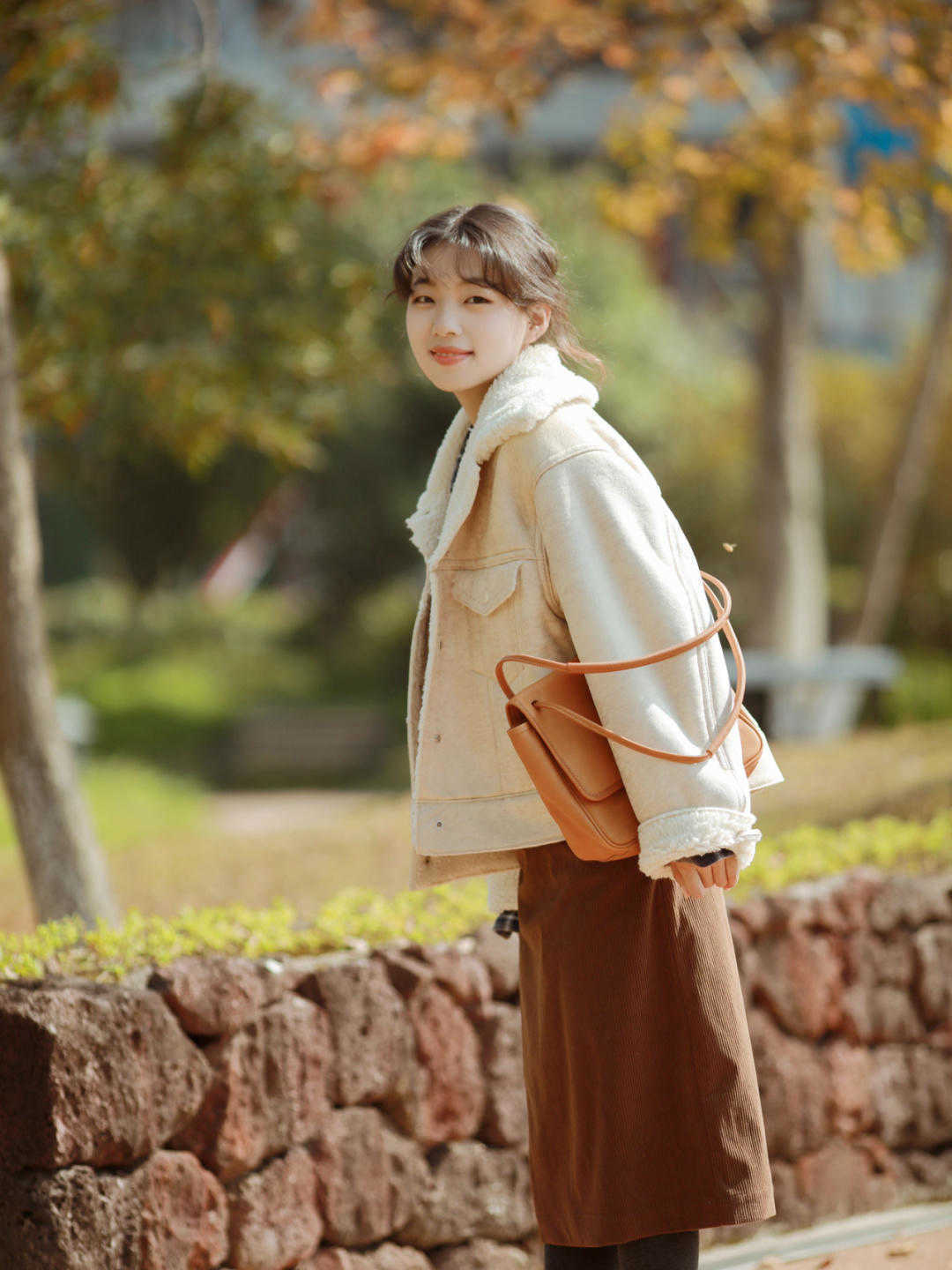 羊羔毛|冬天怕冷的博主都穿羊羔毛外套,时髦保暖有气质