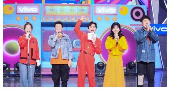 《你好星期六》收视夺冠，快本难回归，还好何老师在