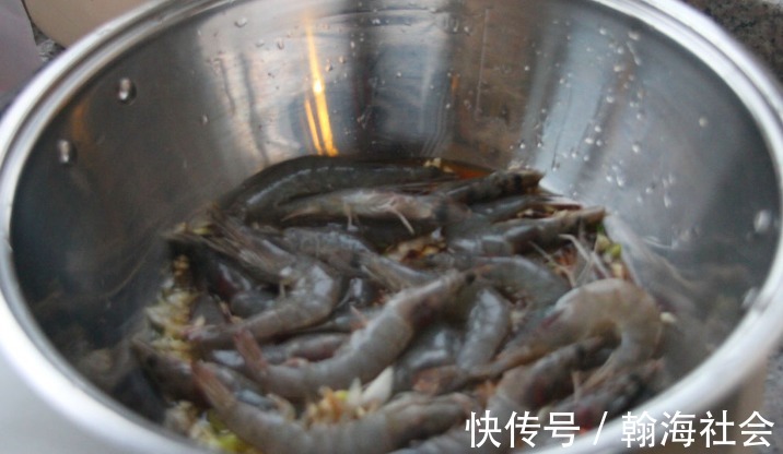 色泽|鲜嫩好吃的红焖大虾,色泽亮丽,鲜嫩微甜,大人小孩都爱吃