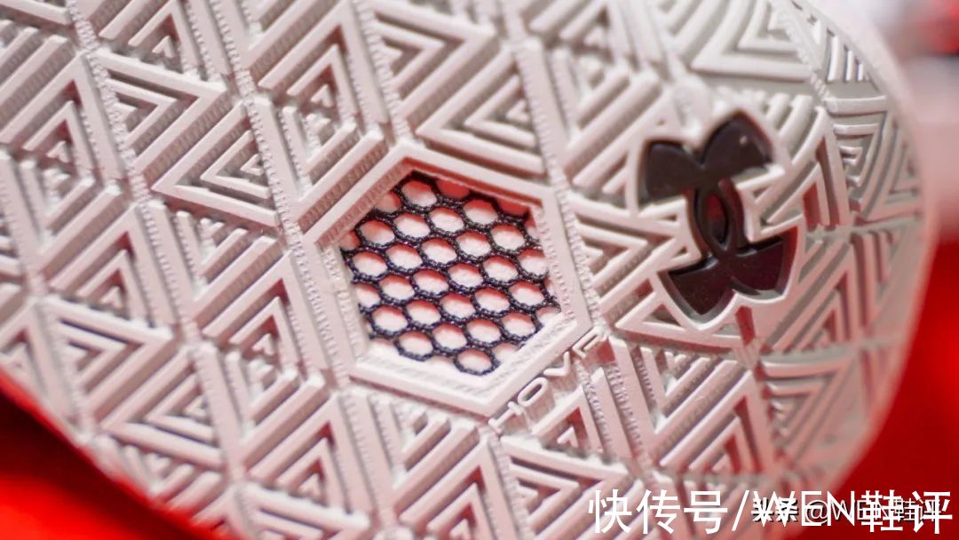 鞋面 恩比德二代？双中底缓震加全新鞋面科技的支线