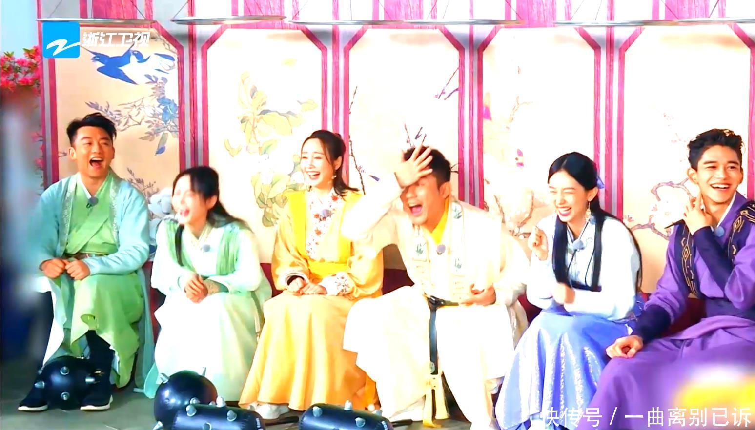 b《奔跑吧》众明星抓鸭子,张彬彬彻底掉进游戏黑洞,智商完全下线