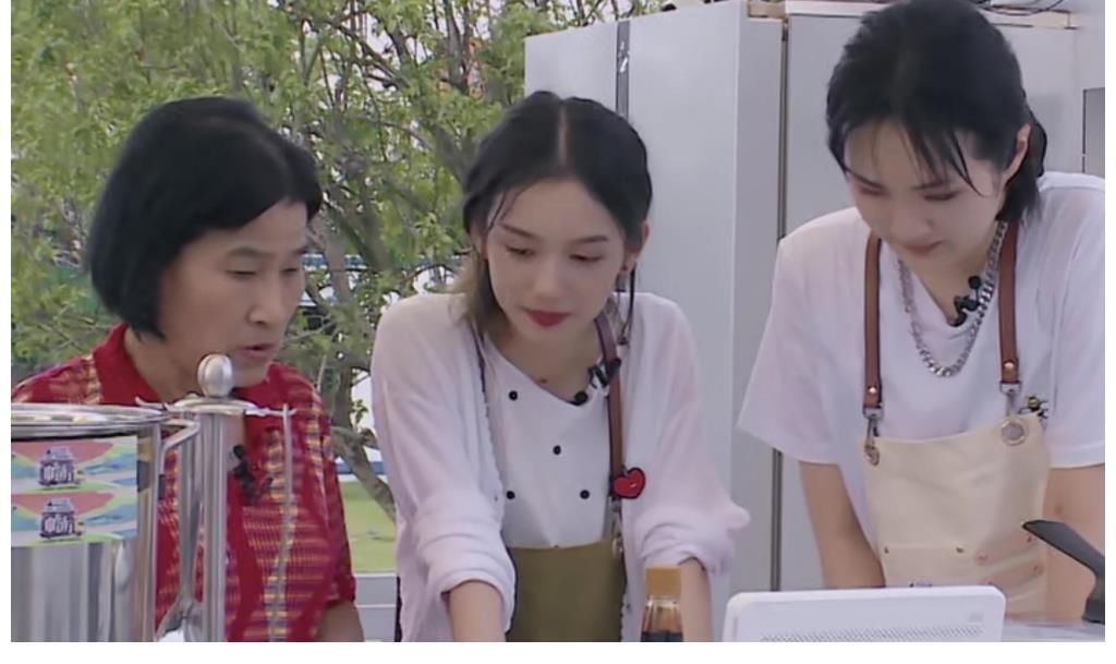 嘉宾|《中餐厅》剧本明显，宁静发火其他嘉宾沉默，黄晓明打圆场