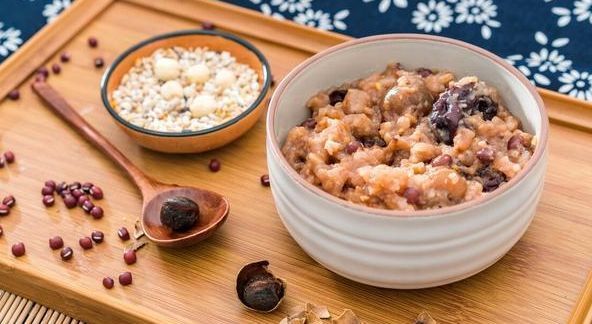 鲫鱼豆腐汤|小寒了,老一辈人都知道,这5种宝贝要多吃,驱寒暖胃,补养一冬