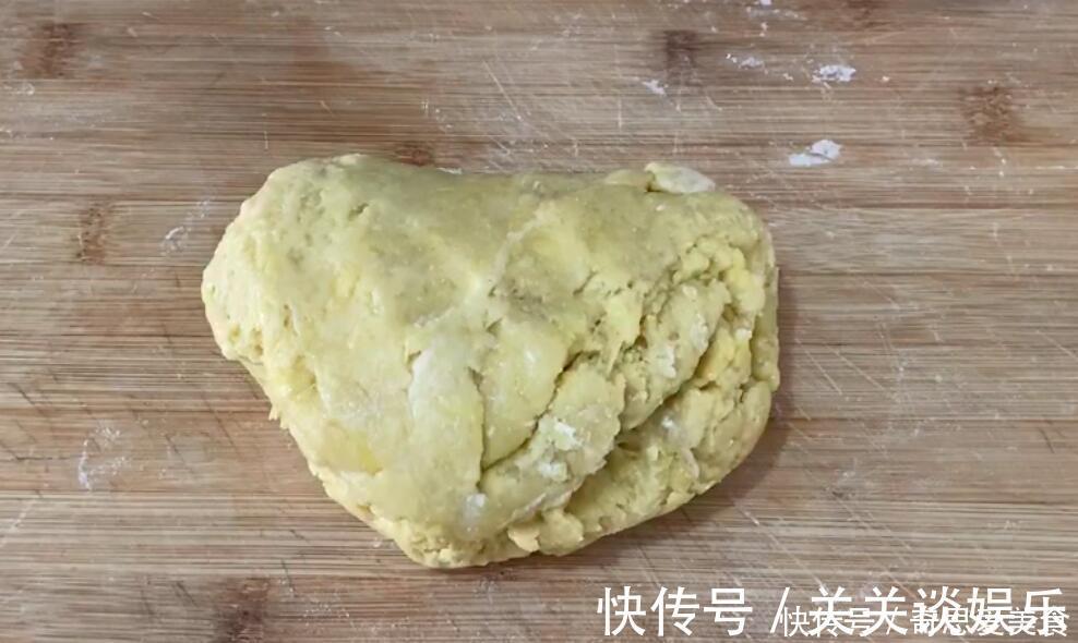 豆沙卷|想吃面包不用买了，4个鸡蛋一碗面，做出来的面包又拉丝又暄软