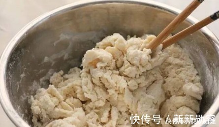 饼胚|教你做韭菜鸡蛋饼，做好咸香入味，韭菜脆嫩不出水，吃起来超满足！