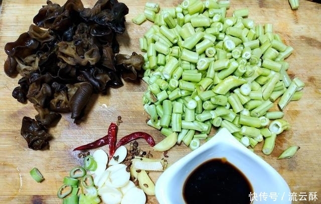 好吃|深秋,遇此菜要买点,3块钱一斤,素炒比肉好吃,再过几天就没了