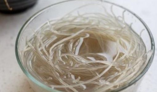 粉条一炒容易起坨？少做了一个步骤，难怪粉条粘一起，还粘锅