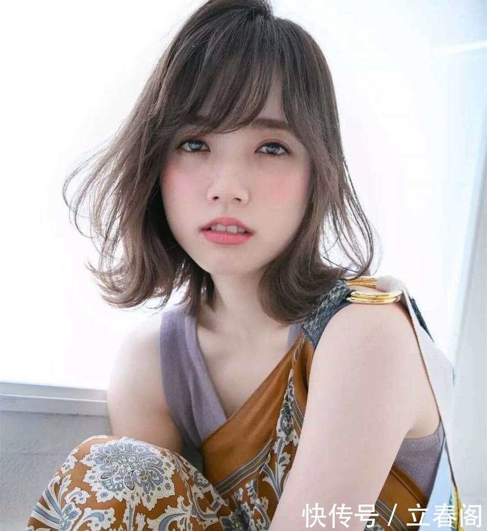 肩膀|女生及肩长度有哪些好看的发型推荐呢?