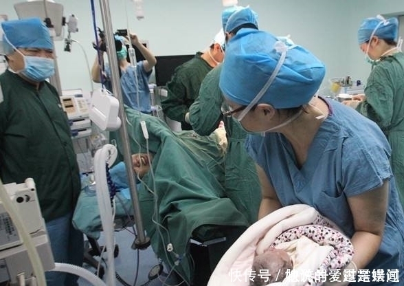 孕妇生下两孩子,却查出并非双胞胎,医生的一番话,家人乐开了花