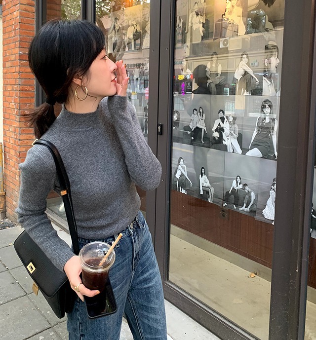 包臀裙|现在还在留恋针织衫?尝试一下时髦的“羊绒衫”搭配,好看还保暖