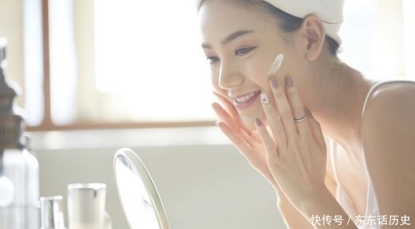 皮肤|睡前保持3个好习惯,皮肤越来越细腻有光泽,素颜也精致