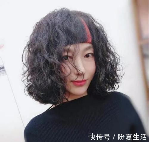 卷度|奔四奔五的女人,尽量别弄这“3种”发型,老气横秋不说,还伤发