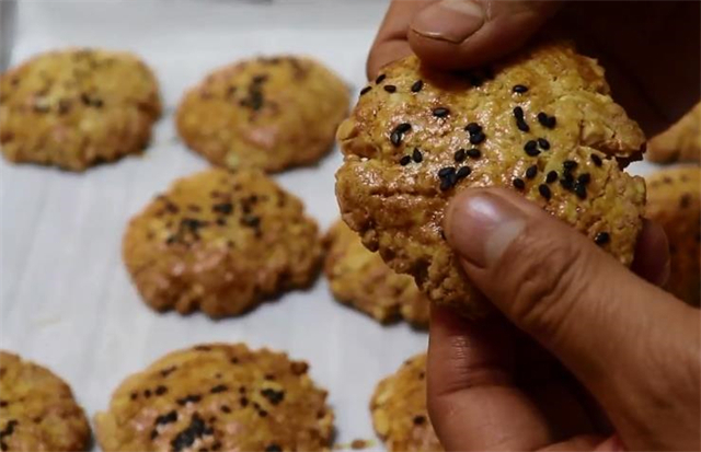 教你桃酥最简单的做法,口感香甜酥脆,好吃又解馋,看一遍就学会