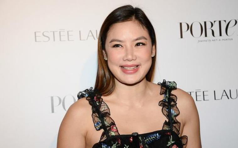 乐基儿真不打算减肥?穿吊带连衣裙丰润饱满,意外穿出贵妇气质范