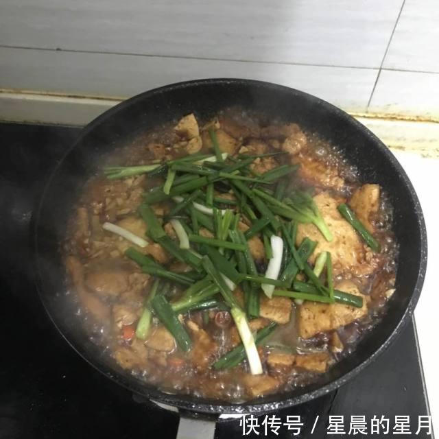 豆腐|小葱煎豆腐,咸香入味,给肉都不换