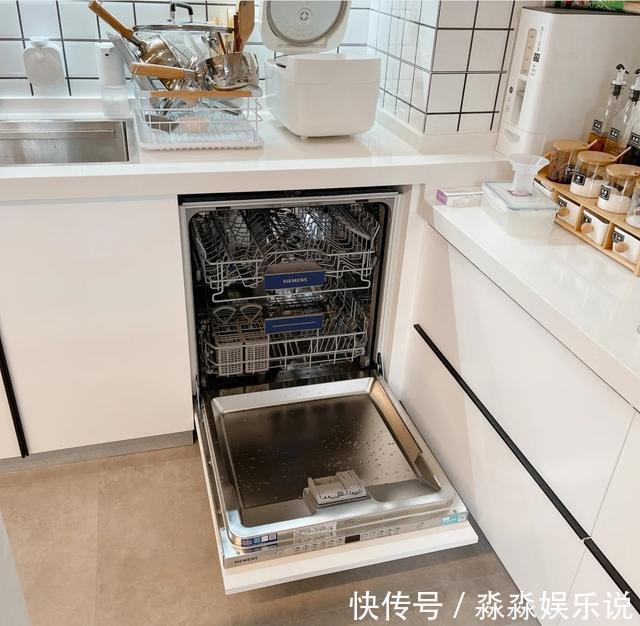 实木|为了省钱,她家这地方坚持“穷装”,实用性不减反增,适合过日子