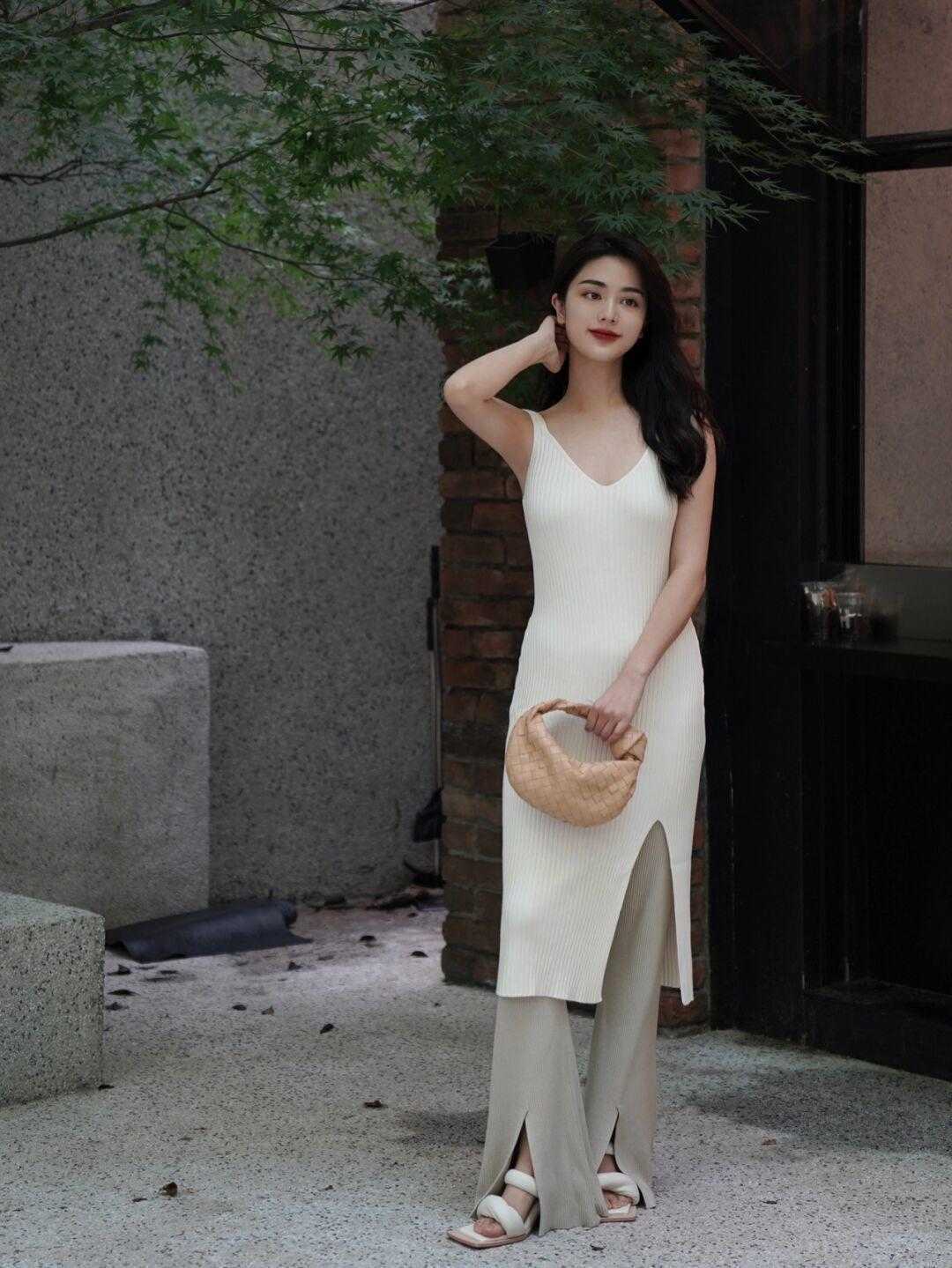 搭配|秋季来临，针织吊带裙搭配针织阔腿裤，碰撞出的