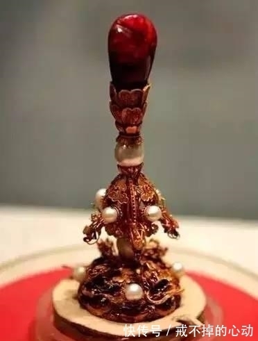 清代官员官帽的珠子,有人说价值连城,看看