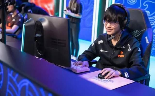 直播|Uzi直播忍无可忍开怼喷子！网友：我阿水凭什么背锅！