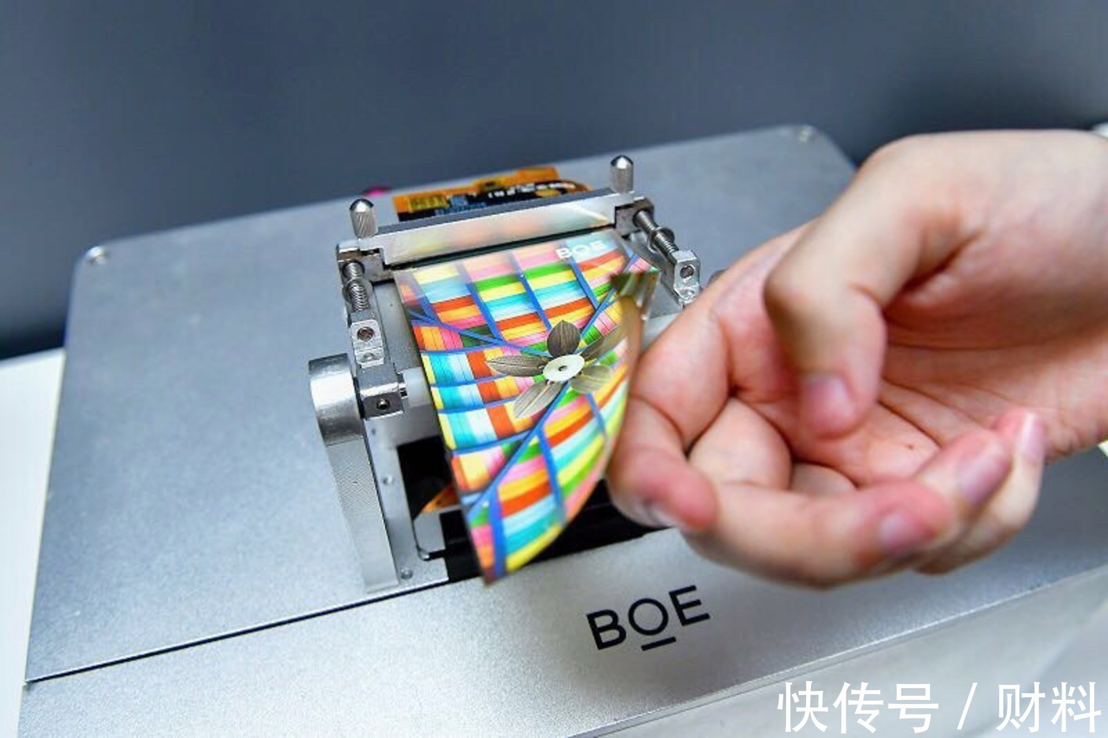 王东升|半年净利润涨了1000%,市值超2000亿,为什么京东方能超过三星?