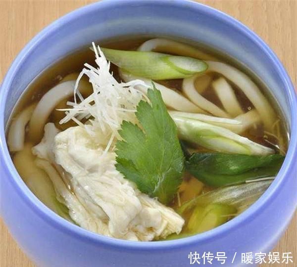 食材|日本这碗拉面很奇怪，葱比面条还多，其他食材都可以不要