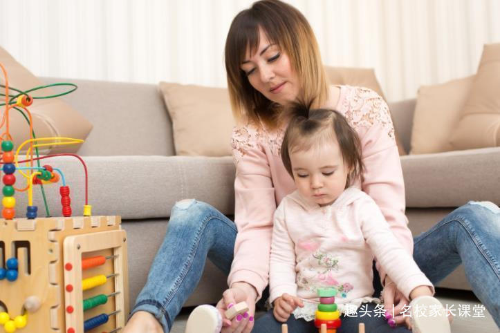特征|孩子胆小自卑,父母一般会有3个明显特征,你中招了不