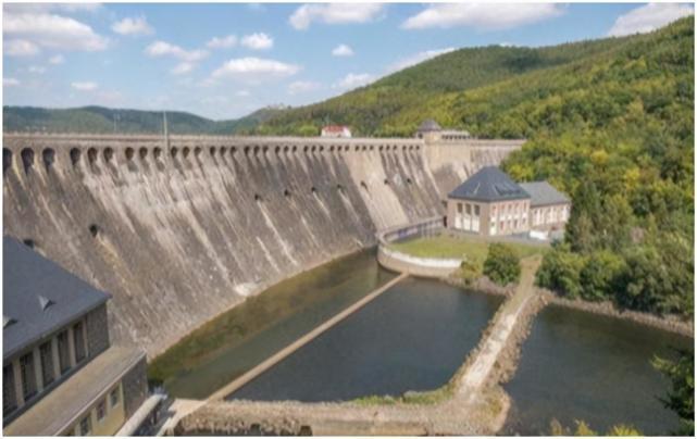 冒死|52名飞行员冒死撞大坝,200多家军工厂被淹,德国遭遇沉重打击