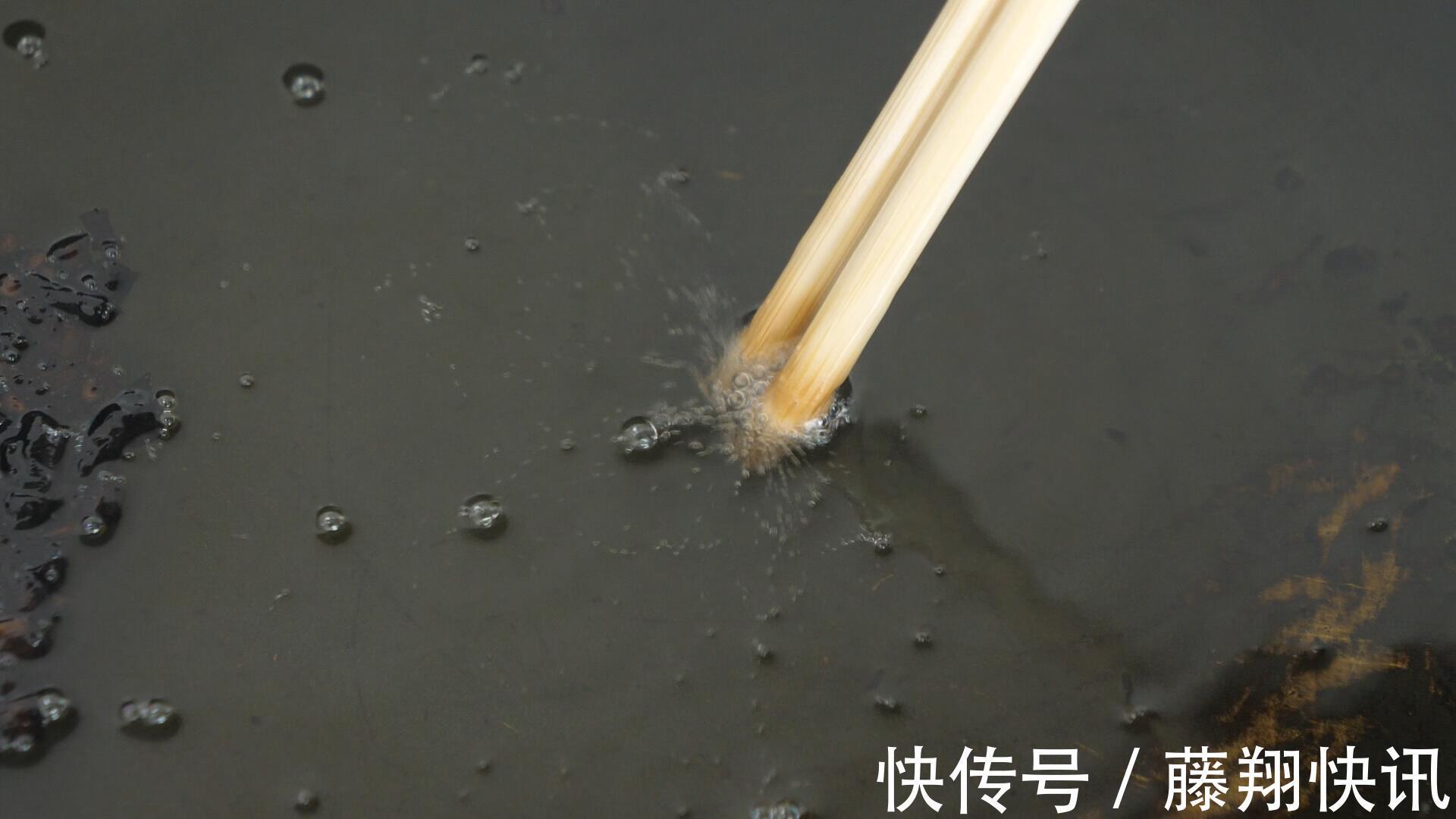 炸过东西的油别再倒掉了,教您个小窍门,快速回清,跟新油一样