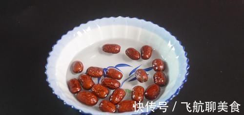 小窍门|红枣别再只用水洗，教你1分钟把红枣清洗干净，抓紧告知身边的人