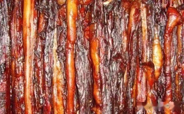 猪肉|农村大妈用40年的土方法腌腊肉,不晒不熏,腊肉鲜美紧实又入味