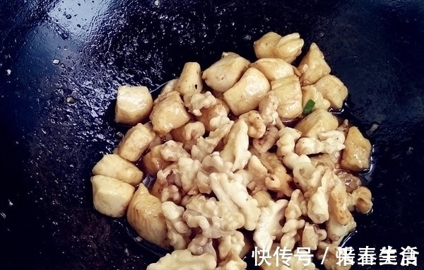 白发脱发|白发脱发的人别慌！学会这“菜”，隔三差五吃一些，护发乌发