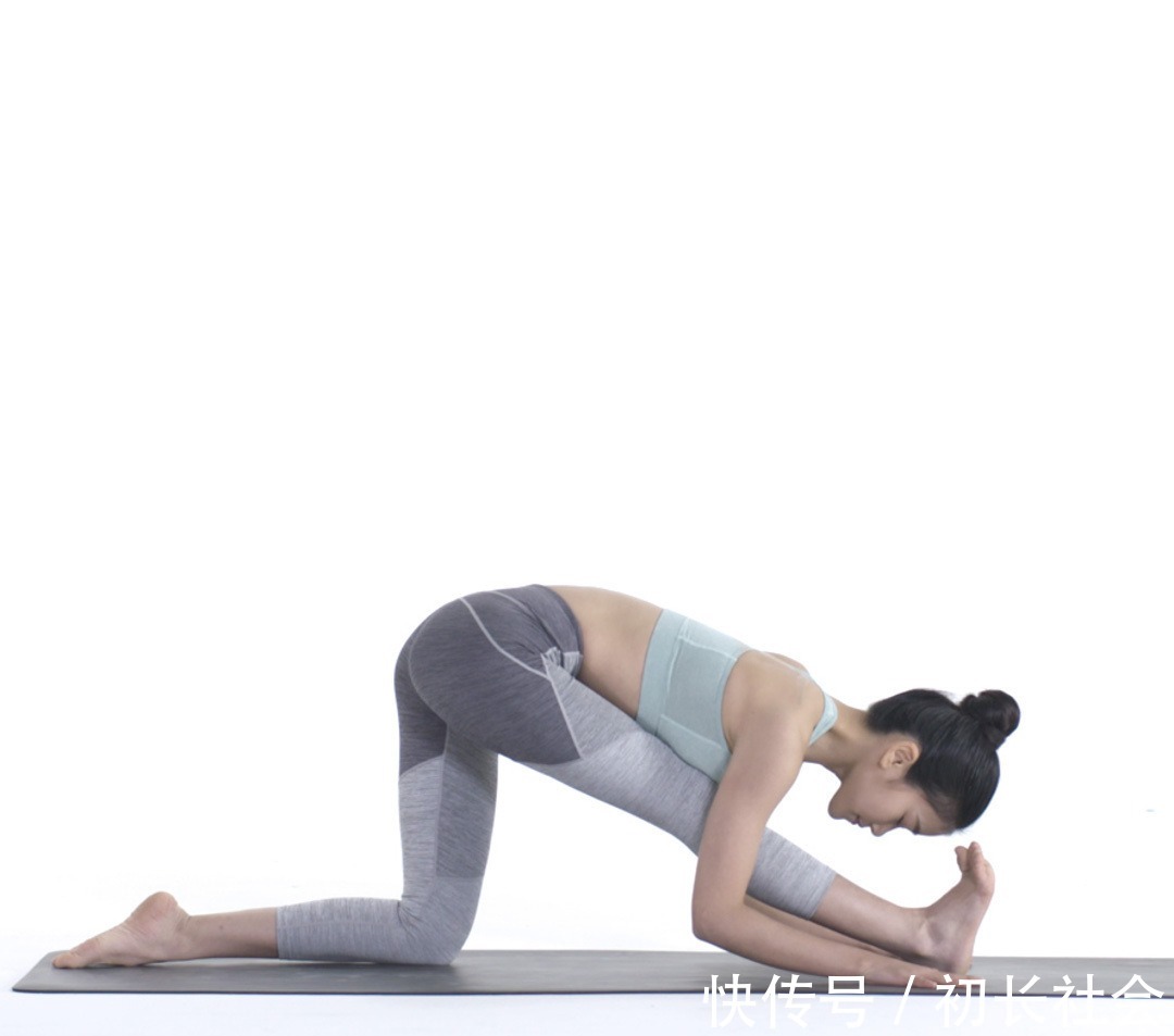 女性朋友|女人“柔”起来才美,5个瑜伽体式,帮助提高身体柔韧性